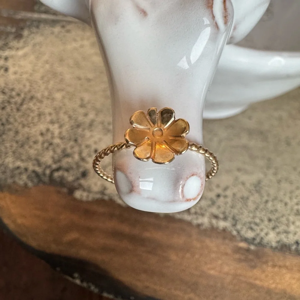 14KYG Golden Fluerette Ring